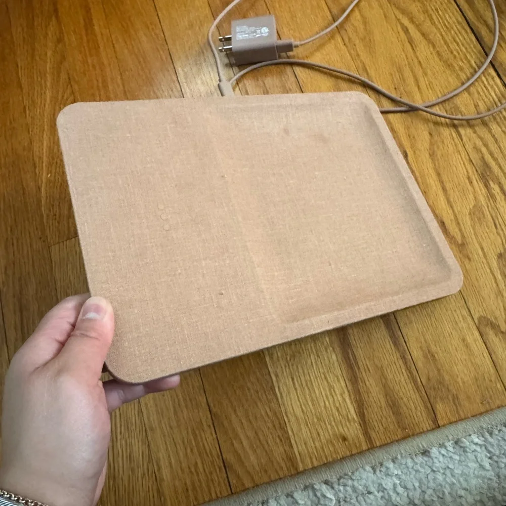 Courant Catch 3 Belgium Linen Wireless Charging Station - Picture 9 of 11